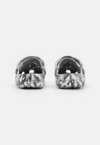 Crocs Papucsszandálok - light grey multi-coloured
