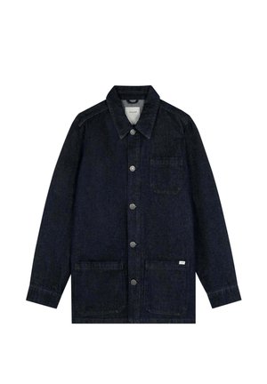 Chaqueta de mezclilla azul oscura con botones en el frente, un bolsillo en el pecho y dos grandes bolsillos inferiores, mangas largas y un cuello.