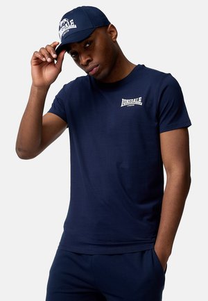 Lonsdale ELMDON - Nyomott mintás póló - navy/white