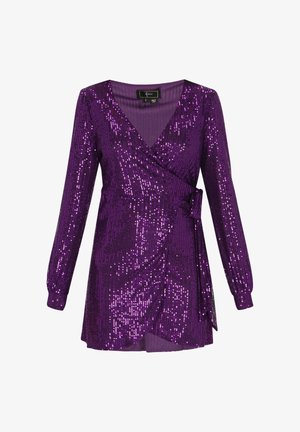 Violeta sekvīra apakškleita ar garām piedurknēm, V veida dekoltē un saišķīta josta. Spīguļojoša tekstūra ar pieguļošu siluetu.