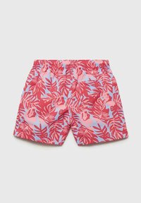 Červené a modré plavkové šortky s květinovým vzorem listů. Mají elastický pas a strukturovanou tkaninu. No viditelné kapsy.