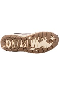 Mustang Sneaker high - nut