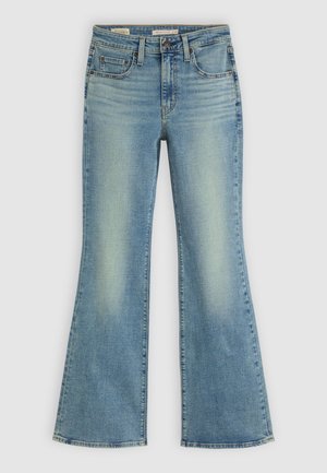 Jeans a campana in denim azzurro chiaro con vita aderente, cinque tasche e leggere sfumature; presentano una classica chiusura a bottone e dettagli cuciti.