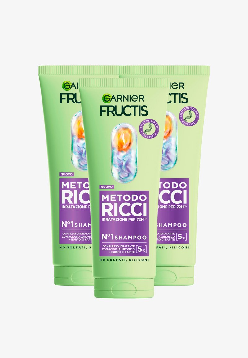 Shampoo Garnier Fructis, tre tubi verdi squeezabili, con accenti colorati, design in gel trasparente e etichette viola con i dettagli del prodotto.