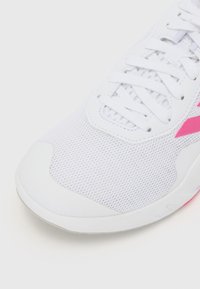adidas Performance AMPLIMOVE - Træningssko - white/shock pink/grey