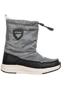 Grå og sort sneboot med en quilted overdel, gummisål og justerbart snøre. Har et logo på skaftet og struktureret stof.