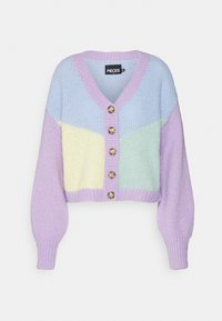 Sweter z dzianiny w pastelowych kolorach: jasnoniebieskim, miętowym, jasnożółtym i lawendowym. Z dekoltem w serek, oversize'owymi rękawami oraz pięcioma okrągłymi guzikami.