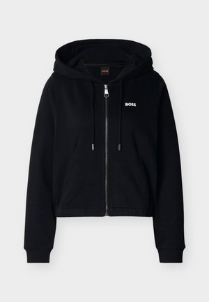 Sweat à capuche noir avec fermeture éclair, poches avant, capuche réglable avec cordon, poignets côtelés, et petit logo blanc "BOSS" sur la poitrine.