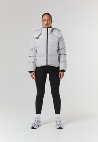 CLOSURE London - Kurtka zimowa