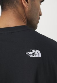 The North Face ESSENTIAL - Print T-shirt - black