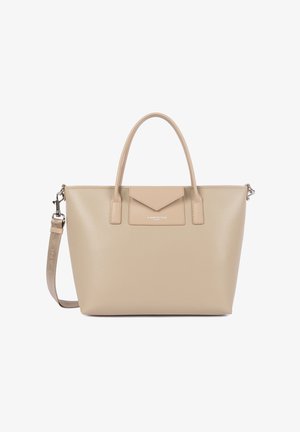Sac à main en cuir texturé beige avec poignées supérieures, une bandoulière amovible et une poche à rabat à l'avant avec le logo "Lancaster Paris".