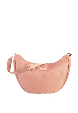 Rosa Nylontaschenk mit einer geschwungenen Form, verstellbarem Tragegurt, Reißverschluss und einem kleinen Logo-Patch mit dem Markennamen "Bench."