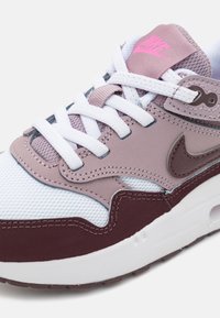 Nike Sportswear AIR MAX 1 EASYON - Sportbačiai - white/burgundy crush/light violet ore/playful pink