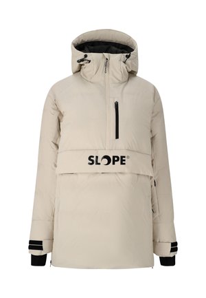 Beige isolierter Pullover-Jacke mit hohem Kragen, Frontreißverschluss und einer schwarzen Brusttasche. Mit schwarzen Akzenten an den Bündchen und einem Logo.