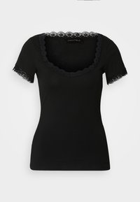 T-shirt nero a maniche corte con scollatura in pizzo arricciato e bordi delle maniche in pizzo. Realizzato in materiale morbido, presenta una silhouette aderente.