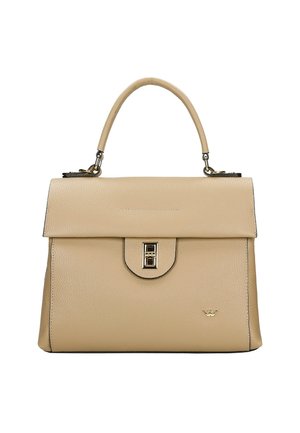 Borsa in pelle beige con una forma strutturata, manico superiore e hardware in argento. Presenta una chiusura magnetica e un dettaglio del logo in rilievo.