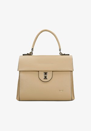 Borsa in pelle beige con una forma strutturata, manico superiore e hardware in argento. Presenta una chiusura magnetica e un dettaglio del logo in rilievo.