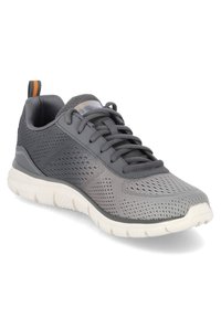 Scarpa atletica grigia con tomaia in rete, design con lacci, accentuata da un tassello di apertura e una suola bianca testurizzata, con dettagli perforati per la traspirabilità.