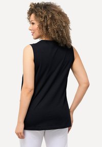 Ulla Popken DRAPIERT RUNDHALS ÄRMELLOS - Top - navy blue