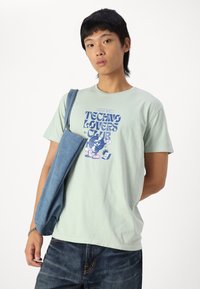 Kaotiko TECHNO LOVERS CLUB UNISEX - Camiseta estampada - green