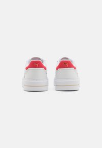 Puma CALI COURT MATCH - Tenisice - white/tart cherry