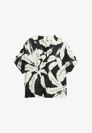 Sort og hvid kortærmet bluse med stort abstrakt blomsterprint og V-hals.