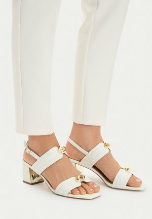 Lasocki, LASOCKI WOMEN'S SANDALS WHITE - Sandals - white