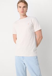 Les Deux NØRREGAARD SEASONAL - Jednoduché tričko - ivory/orange