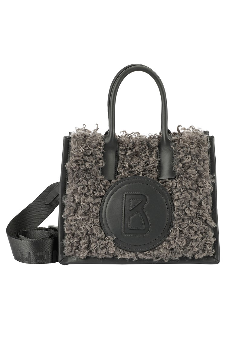 Sac à main noir avec des accents en fourrure grise bouclée, comportant une patch en cuir rond avec un logo "B". Inclut des poignées doubles et une bandoulière amovible.