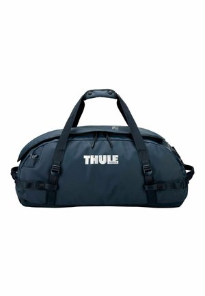 Grand sac de voyage noir Thule avec doubles poignées et sangles réglables, conçu pour un voyage durable et le rangement du matériel.