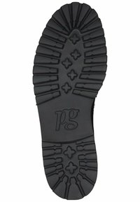 Černá gumová podrážka obuvi s texturovaným vzorem dezénu, obsahující vystouplé prvky a s vyraženými písmeny "pg" ve středu.