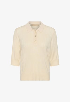 Kremfarvet kortærmet strikket poloshirt med krave, tre dekorative knapper og subtil lodret ribstrikket tekstur.