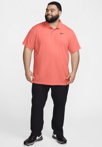 Nike Performance SOLID - Polotričko - light wild mango black