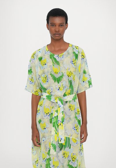 Henrik Vibskov FROWN DRESS - Freizeitkleid - spraycan white/green