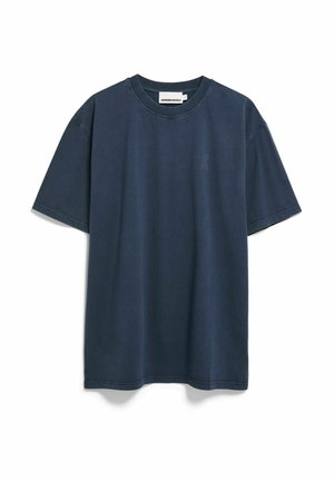 Marineblauw katoenen T-shirt met korte mouwen, ronde hals en een subtiel logo op de voorkant gedrukt. Gladde textuur en standaard pasvorm.