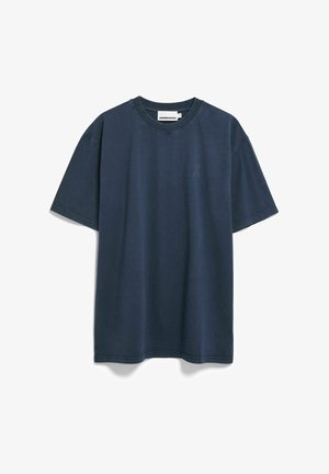 Marineblauw katoenen T-shirt met korte mouwen, ronde hals en een subtiel logo op de voorkant gedrukt. Gladde textuur en standaard pasvorm.