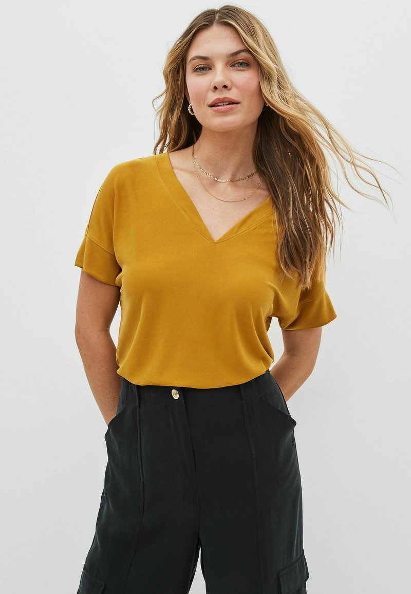 Next MODAL RICH PREMIUM V NECK TSHIRT Tshirt basic ochre yellow