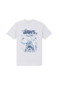 Hvid bomuld T-shirt med et blåt billede af en haj og teksten "JAWS" ovenover, fremhævet med et akvarelplet-design.