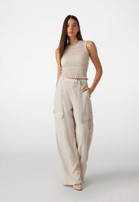 Guess RELAXED FIT - Cargobroek - beige