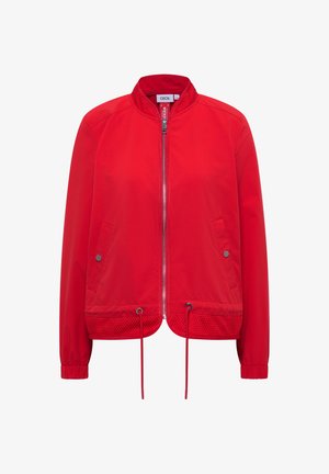 Veste zippée rouge avec poignets élastiques, poches avant à pression, détails en mesh à l'ourlet et cordons ajustables sur le bord inférieur.