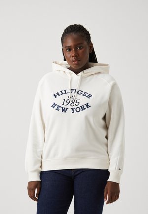 Tommy Hilfiger Curve VARSITY HOODIE - Sweatshirt - ancient white