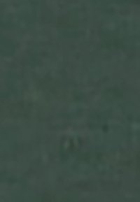 Tummanvihreä teksturoitu kangas matalla pinnalla, jossa on hienovaraisia sävyvaihteluita ja ei erityisiä kuvioita tai muotoja.