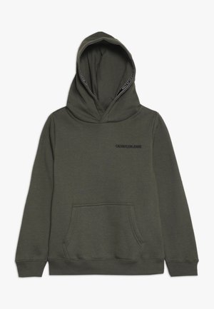 Sudadera con capucha de color verde oscuro con bolsillo canguro y el logo "Calvin Klein Jeans" en el pecho y en el borde interior de la capucha.