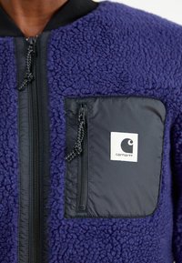 Carhartt WIP JANET LINER - Casaco polar - aura / black