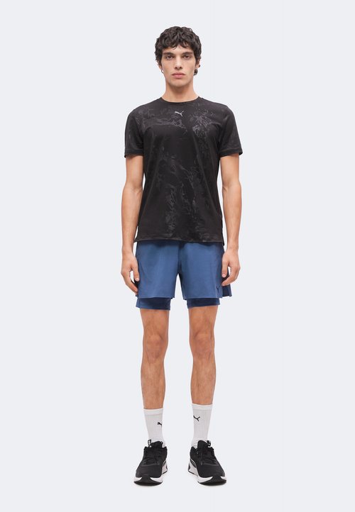 PUMA EMBOSSED TEE - Sports T-shirt - black — foto 2
