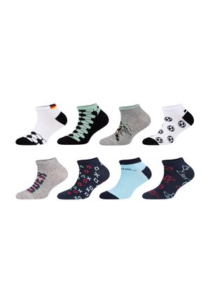 Otte par ankelstrømper i to rækker med forskellige mønstre, herunder fodbold, edderkopper, geometriske former og spillekontroller.