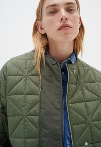 Thumbnail Image 4
