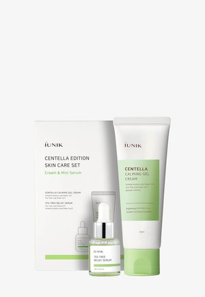 Centella Edition Hautpflege-Set mit Centella Beruhigender Gelcreme Tube und Tea Tree Relief Serumflasche mit Pipette auf weißem Hintergrund.
