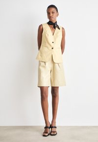 DKNY FORMAL VEST WITH POCKET - Liemenė - oat