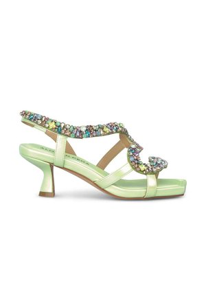 Sandalias de tacón verde menta con una correa decorada con gemas y acentos multicolores, un diseño elegante y un tacón bloque modesto.